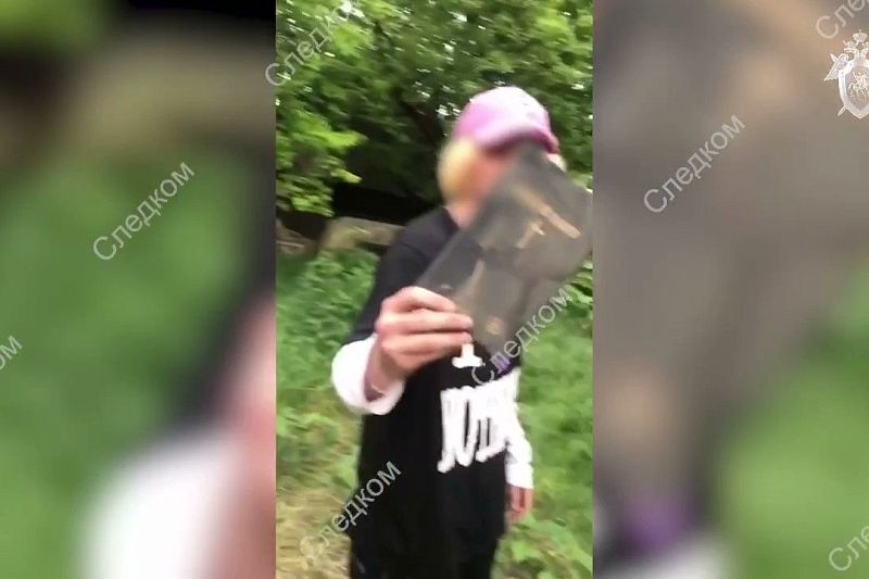 На Ставрополье трое подростков сожгли на мангале Библию