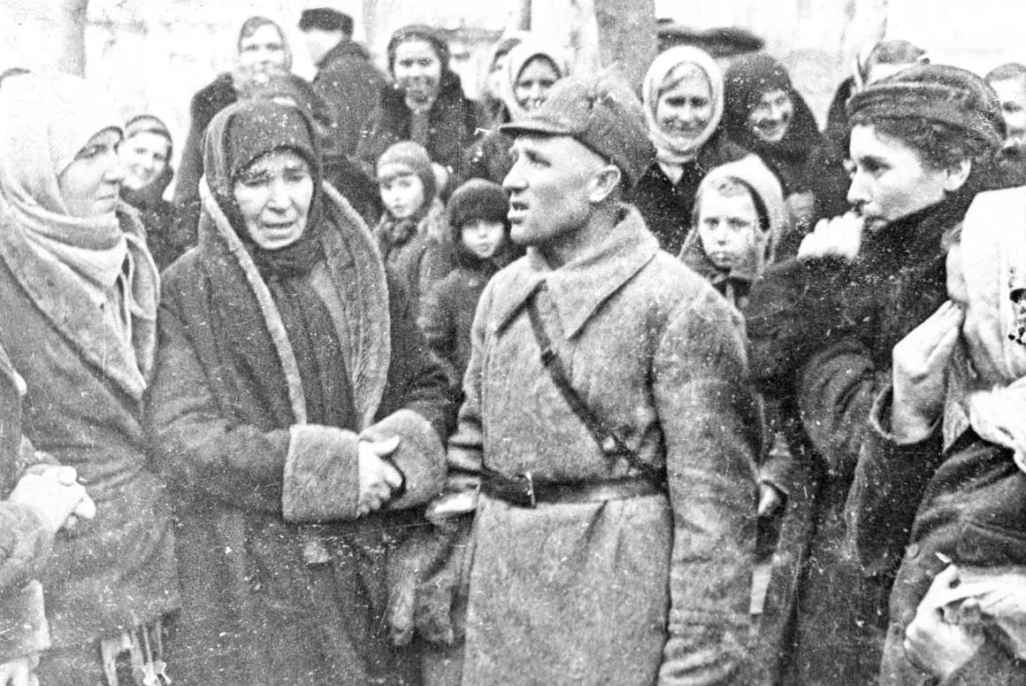 Яков Ганзин (в центре) Яков Ганзин (в центре)