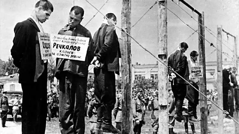 Суд над предателями и казнь фашистов. Суд над предателями и казнь фашистов.