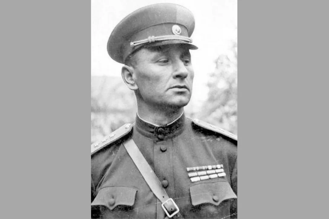 Андрей Гречко – командующий 12-й армией, которая держала оборону в районе Белой Глины. Андрей Антонович особо отличился в битве за Кавказ. С января 1943 года – командующий 56-й армией, которая в феврале-апреле участвовала в Краснодарской наступательной операции, а в сентябре того же года – освобождала Таманский полуостров. Маршал Советского Союза, министр обороны СССР (1967 – 1976 годы). Андрей Гречко – командующий 12-й армией, которая держала оборону в районе Белой Глины. Андрей Антонович особо отличился в битве за Кавказ. С января 1943 года – командующий 56-й армией, которая в феврале-апреле участвовала в Краснодарской наступательной операции, а в сентябре того же года – освобождала Таманский полуостров. Маршал Советского Союза, министр обороны СССР (1967 – 1976 годы).