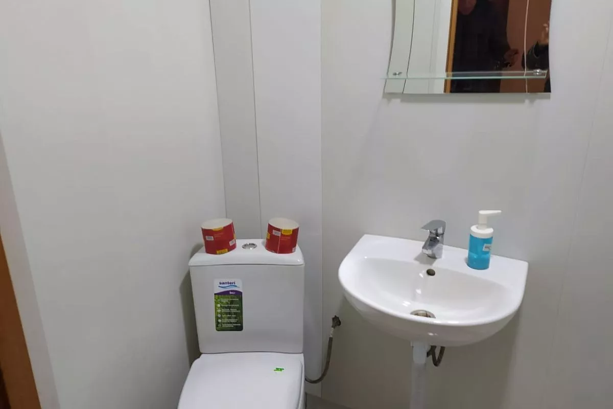 Сейчас в двухэтажном здании туапсинского обсерватора — несколько помещений, в которых можно разместить 16 человек. Сейчас в двухэтажном здании туапсинского обсерватора — несколько помещений, в которых можно разместить 16 человек.