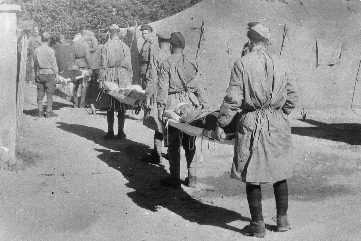 Эвакогоспиталь №45-57 приём раненых после боя в городе Краснодаре. Эвакогоспиталь №45-57 приём раненых после боя в городе Краснодаре.