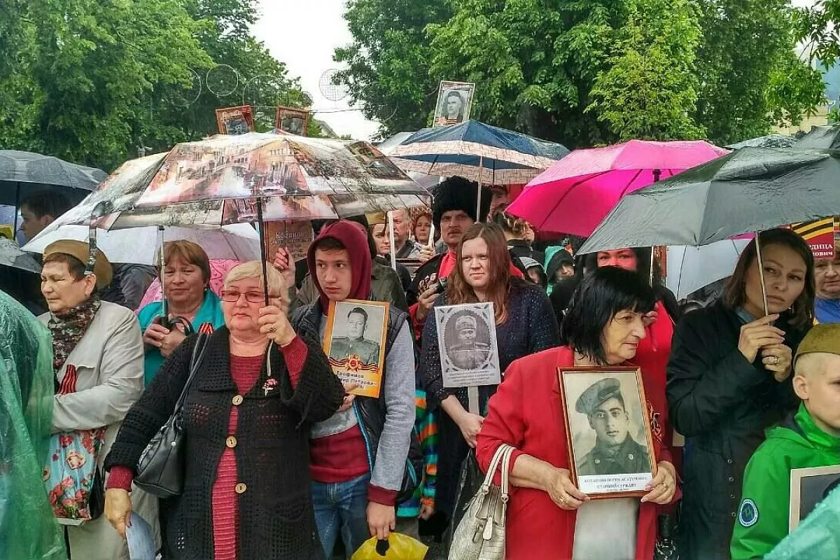 Участники акции Бессмертный полк 2018 в Краснодаре. Участники акции Бессмертный полк 2018 в Краснодаре.