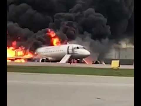 Загорелся самолет в аэропорту Шереметьево
