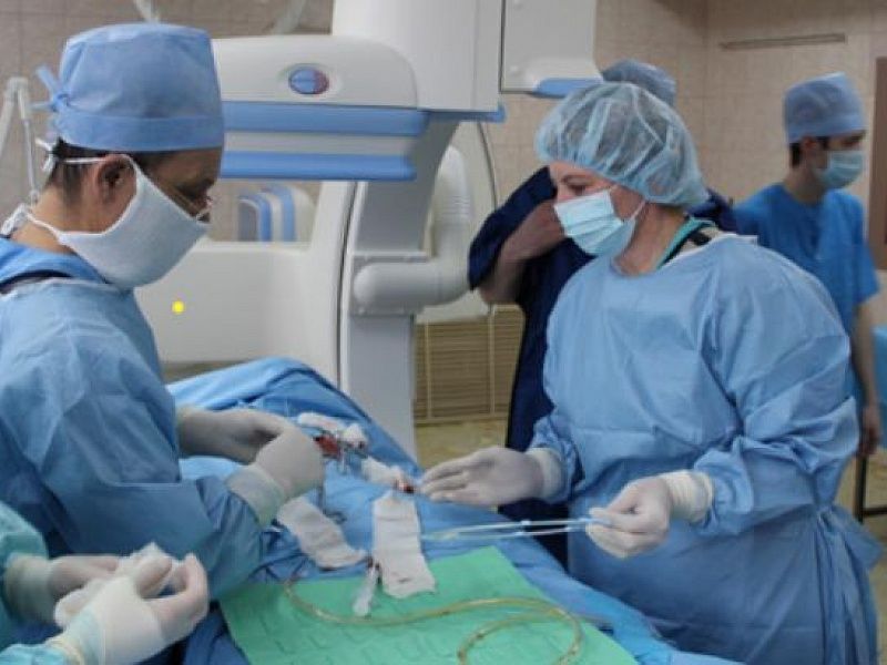 Кубанские вертебрологи прооперировали 2-х мужчин с болезнью Бехтерева