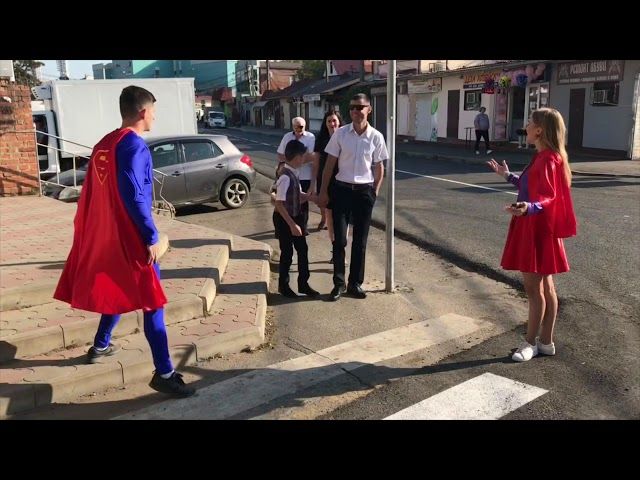 Супергерои неожиданно появились на дорогах Краснодара в День знаний