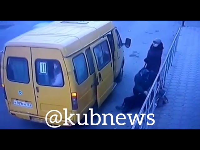 В Тимашевске водитель маршрутки высадил на дорогу пассажирку, которая потеряла сознание