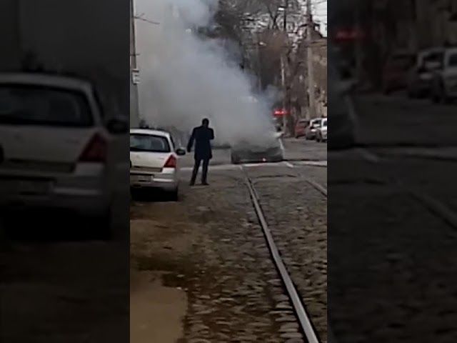 В Краснодаре  иномарка протаранила трамвай и загорелась