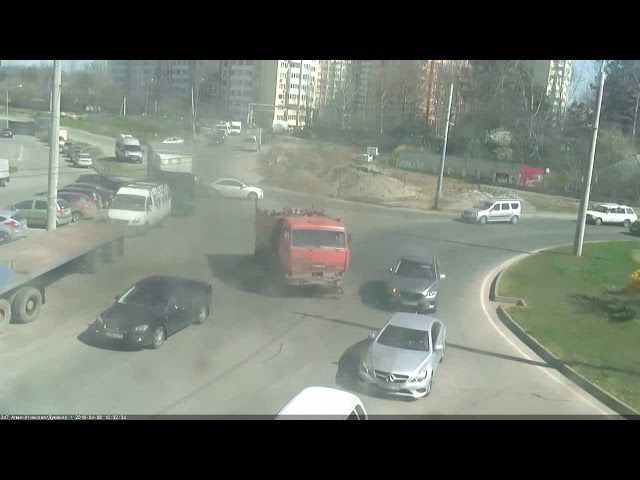 Перекрёсток улиц Алма-Атинская и Генерала Шифрина, 8 апреля