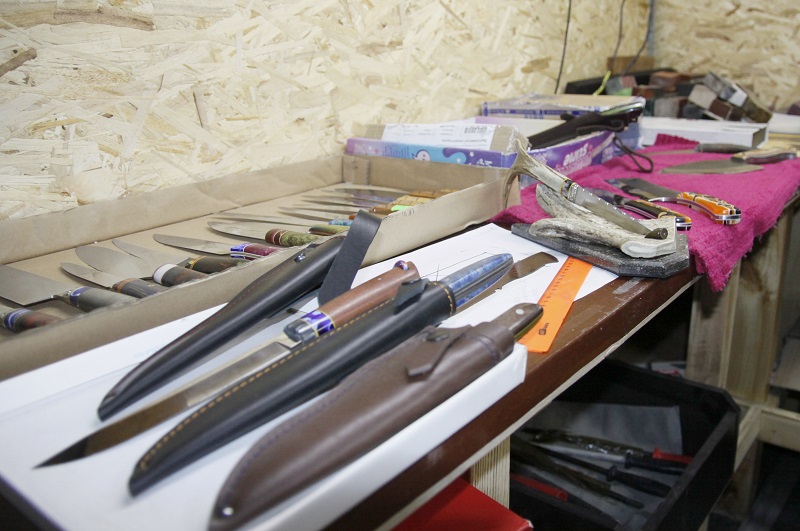 Увлечение Дмитрия Бондарева изготовлением ножей с годами переросло в бизнес.