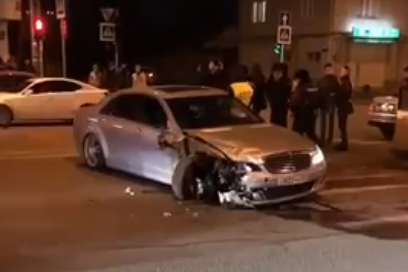 В Краснодаре шофёр Mercedes устроил трагедию с шестью машинами