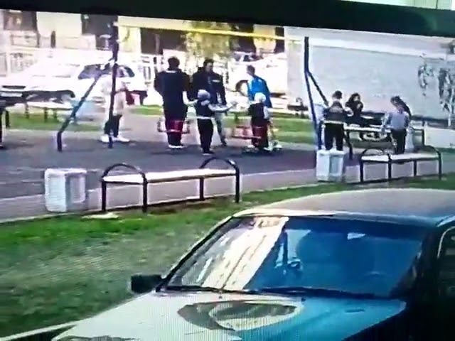 Взрослый мужчина избил ребенка на детской площадке в Краснодаре