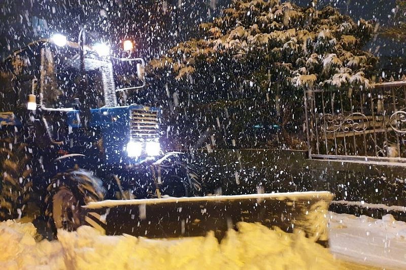Снегопад привел к сбоям в работе общественного транспорта на курорте