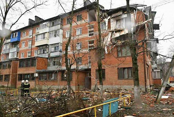Жильцы 4-го подъезда дома по ул. Славянской Краснодара смогли забрать из квартир вещи и документы