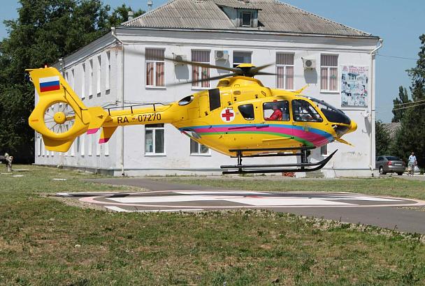 Второго пострадавшего в массовой аварии с пьяным водителем ребенка отправили вертолетом в Краснодар