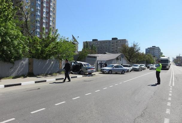 В Новороссийске погиб водитель врезавшегося в забор ВАЗ-2110