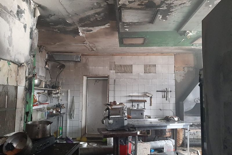 При пожаре в кафе в Анапе пострадали два человека