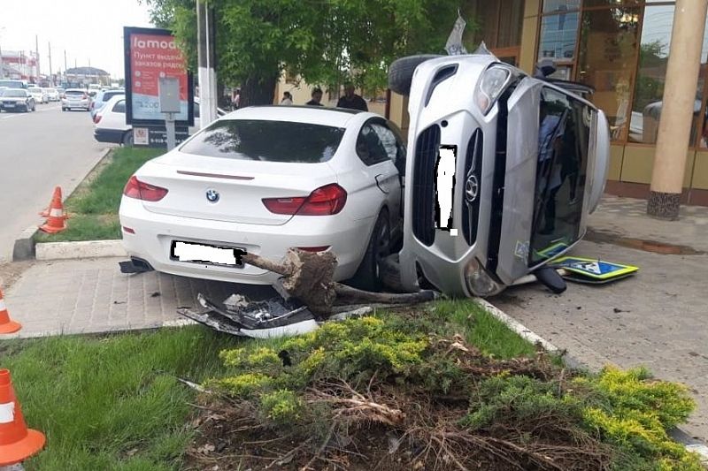 В Славянском районе при столкновении двух иномарок пострадала водитель «Хендэ»