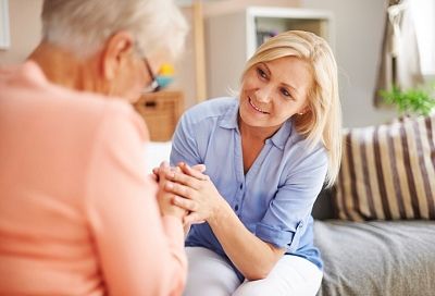Не просто помощь: пенсионеры, которые не могут обходиться в быту без помощников могут быть больны деменцией
