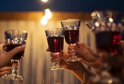 Значит будем больше пить: на Новый год 2024 россиян ждет алкогольное изобилие