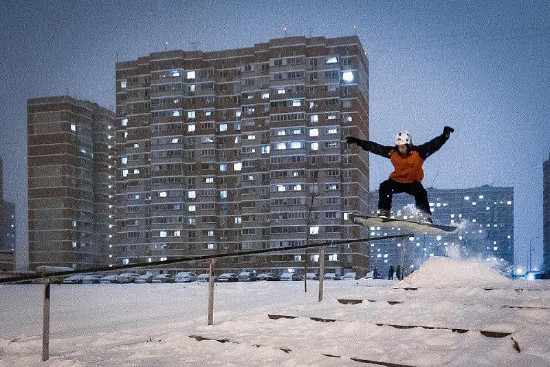  Жители Краснодара катаются на лыжах и сноубордах , фото-1