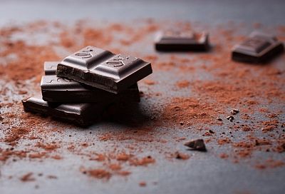 Съешьте маленький кусочек: стало известно о пользе темного шоколада для кишечника
