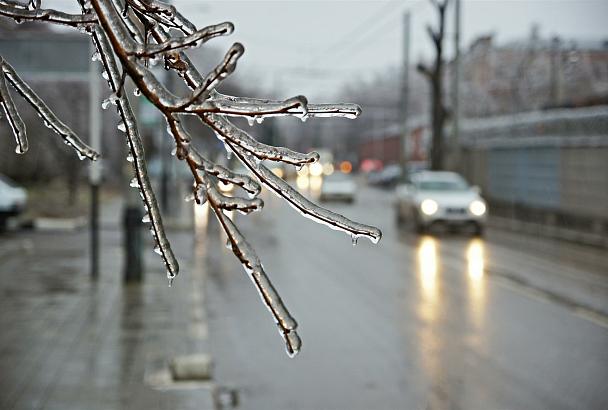 В Краснодаре испортится погода: синоптики обещают сильные дожди, снег, гололед