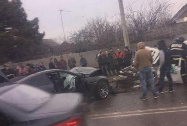 Две иномарки столкнулись в лобовом ДТП в Краснодаре. Пострадали трое