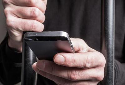 ФСИН собирается заблокировать мобильную связь в колониях