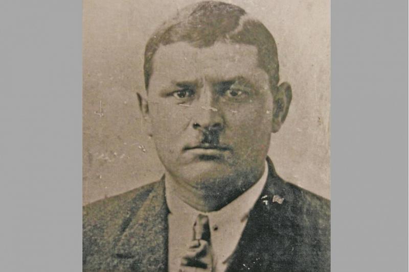 Железнодорожник Василий Жижко ценой своей жизни не дал врагу вывезти эшелоны с награбленным имуществом.﻿ 
