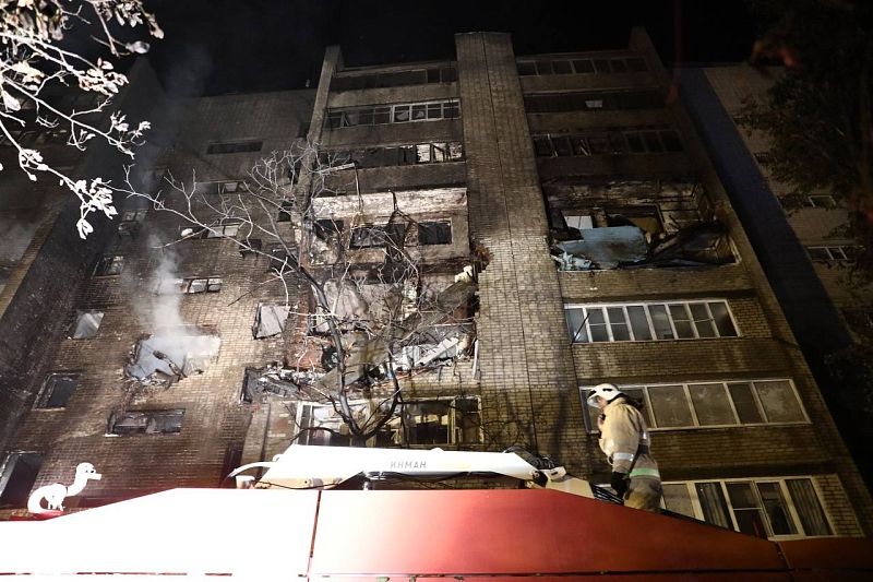 Взрыва после падения военного самолета Су-34 возле жилого дома в Ейске не было