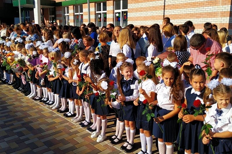 Праздничные линейки в Краснодарском крае 1 сентября проведут для учеников 1, 9 и 11 классов