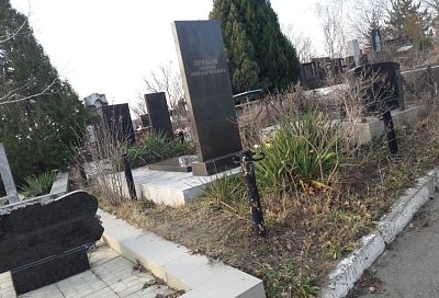 В Новороссийске вандалы разграбили могилу легендарного героя ВОВ