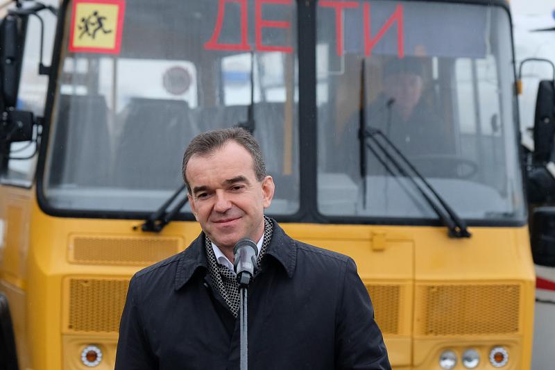 Ключи от новых автомобилей представителям муниципалитетов передал губернатор Вениамин Кондратьев