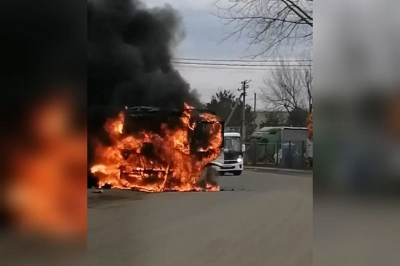 Пассажирский автобус сгорел в Краснодаре 