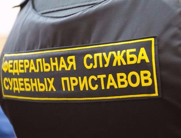 В Краснодаре судебный пристав отказался от взятки в 100 тысяч рублей