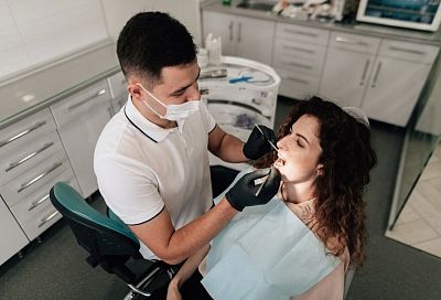 Стоматолог перечислила причины повышенной чувствительности зубов