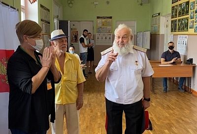 Казачий генерал Владимир Громов проголосовал на выборах ЗСК в Краснодаре