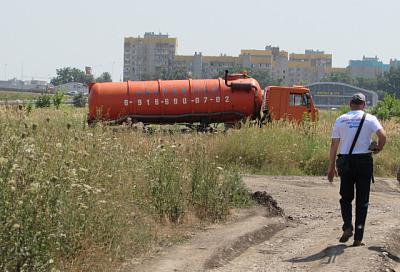 В районе краснодарского «Баскет-Холла» незаконные ассенизаторы сливали нечистоты в воду