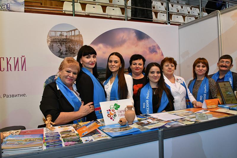 В выставке принимают участие около 300 ведущих туроператоров, турагентов, отельеров и других представителей туриндустрии России и ближнего зарубежья.