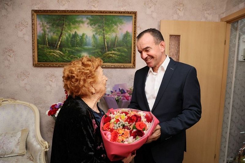 Глава Кубани Вениамин Кондратьев встретился с ветераном Великой Отечественной войны Лидией Резниченко