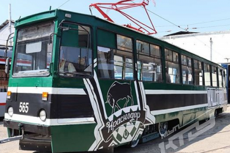 Граффити с символикой ФК «Краснодар» появилось на одном из городских трамваев