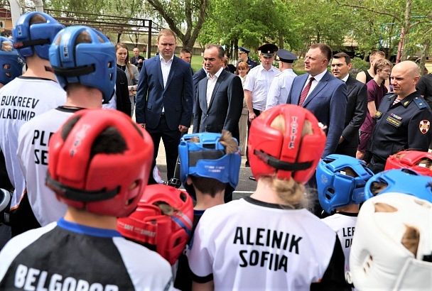Губернатор Кубани Вениамин Кондратьев в Анапе пообщался с детьми из Белгородской области