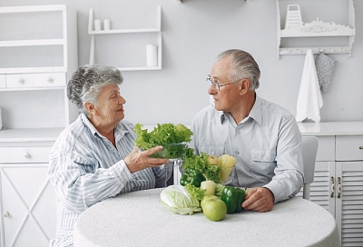 Расскажите бабушке: правила, которые помогут укрепить иммунитет пожилых и продлить им годы жизни