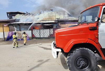 Частная гостиница сгорела в поселке Каменномостском