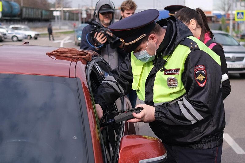 Полицейские ищут в Краснодаре тонированные машины