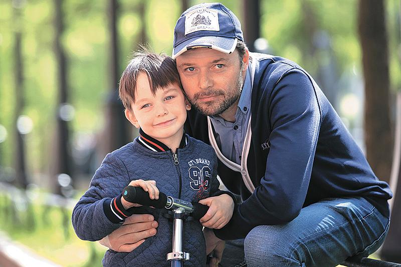 Илья Носков со своим сыном Саввой