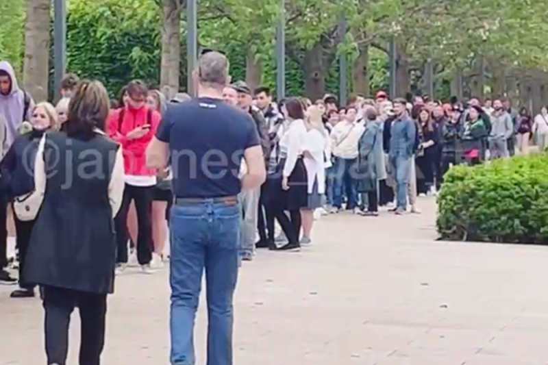 Очередь с пяти утра: толпу у входа в Японский сад Краснодара сняли на видео