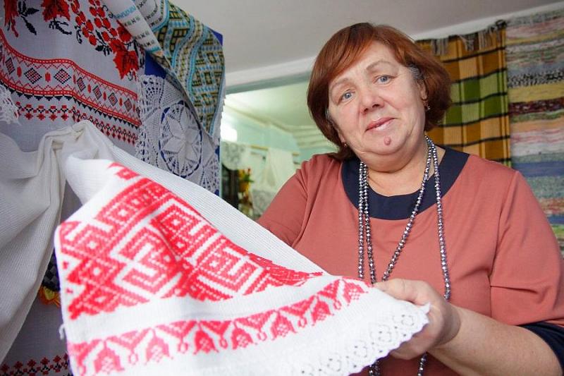 Кущевская мастерица Надежда Жерновая знает разницу между ручной работой и сомнительным «ширпотребом».