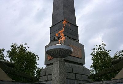 В Славянском районе на памятнике участникам похода Таманской Красной армии зажгли Вечный огонь